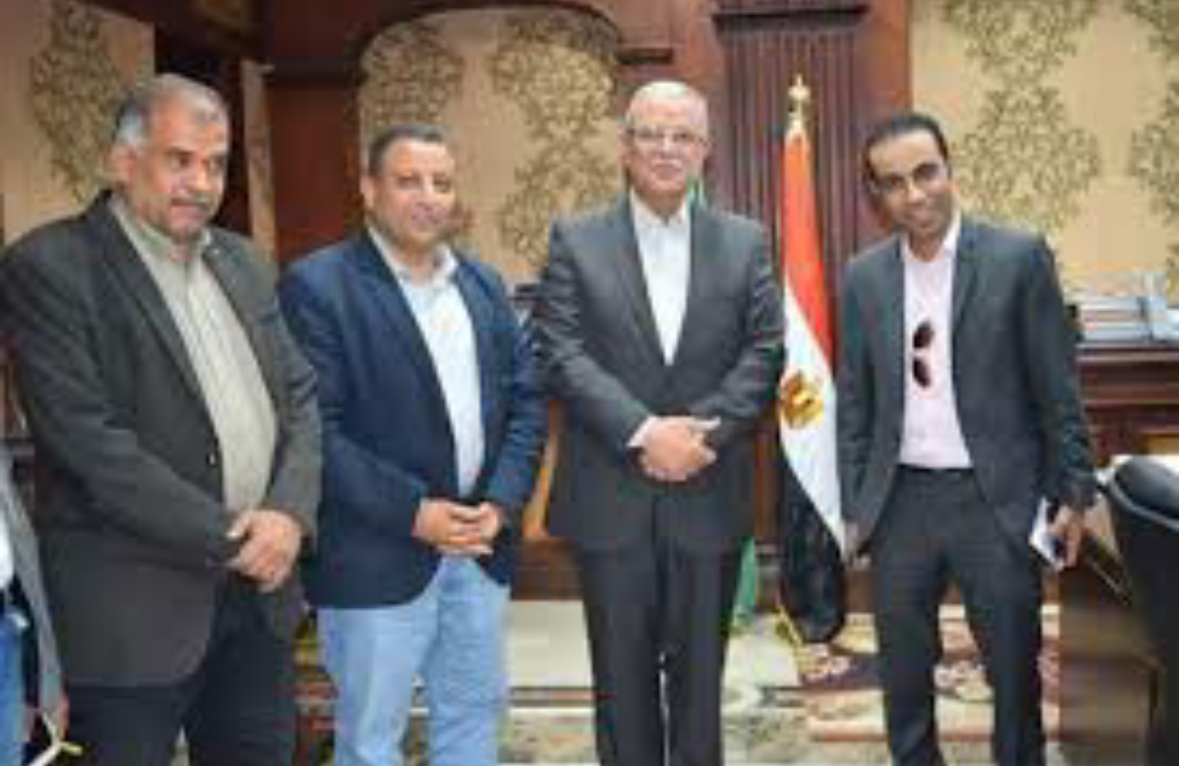 محافظ المنيا مع مساعد وزير الآثار