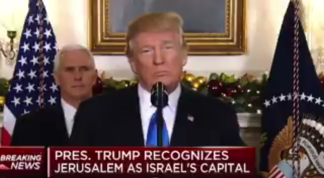 ترامب لحظة إعلان "أورشليم" القدس عاصمة إسرائيل