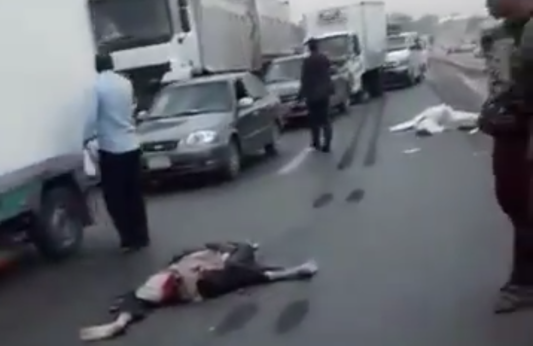 جثث الشباب علي الطريق