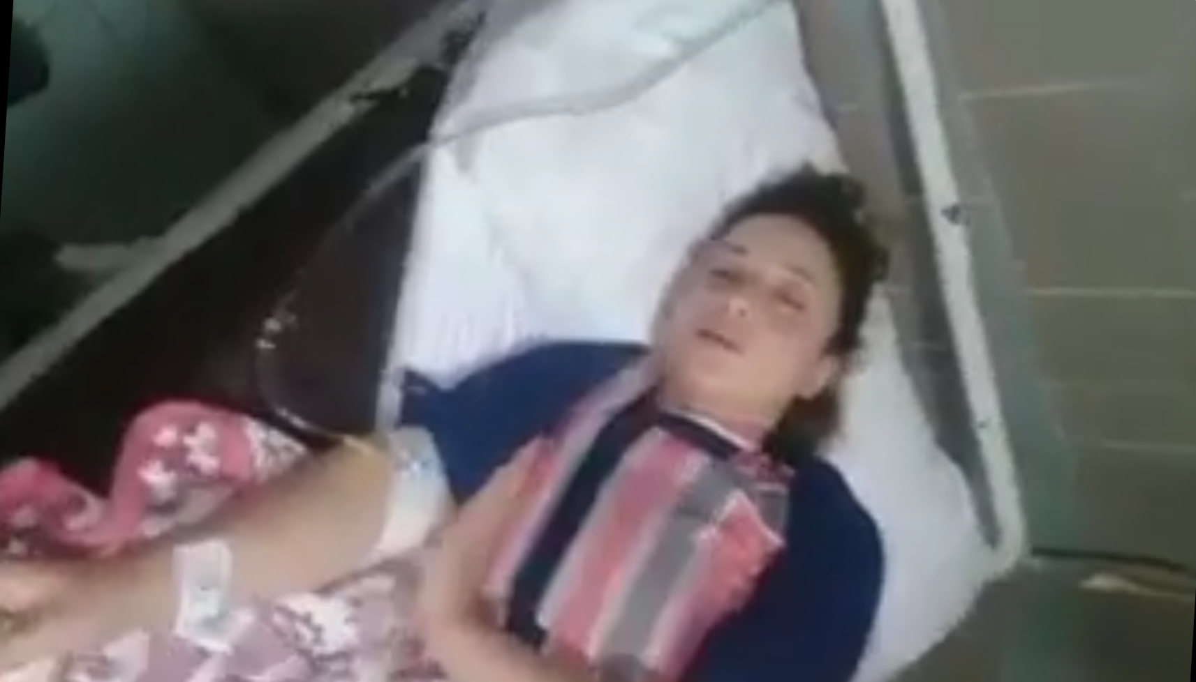 ثناء علاء وهى بالمستشفى