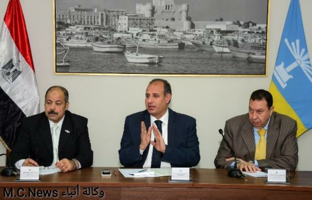 محافظ الإسكندرية أثناء الإجتماع