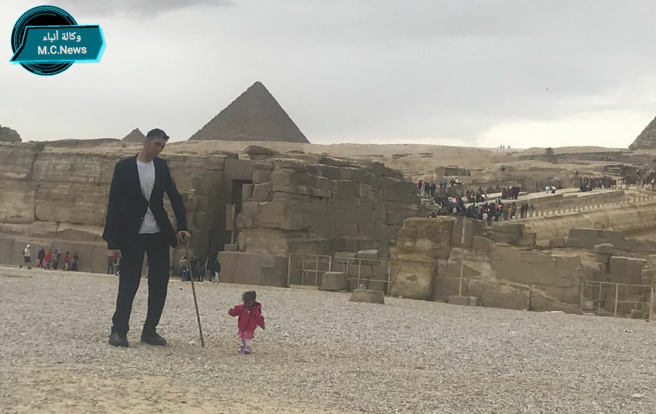 أطول رجل وأقصر امرأة في العالم وزيارة الأهرامات