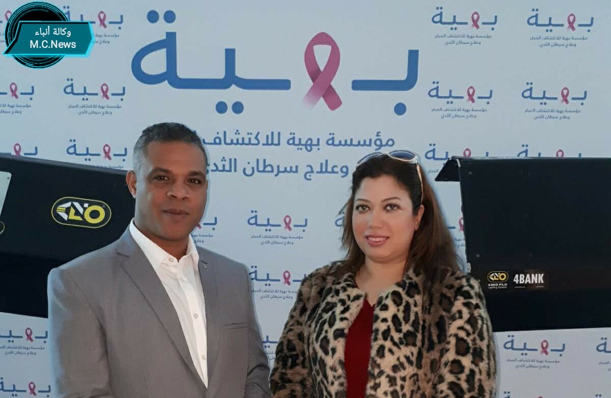 الإعلامية فيروز نبيل والأستاذ أسامة نبيل أثناء زيارة مستشفى بهية