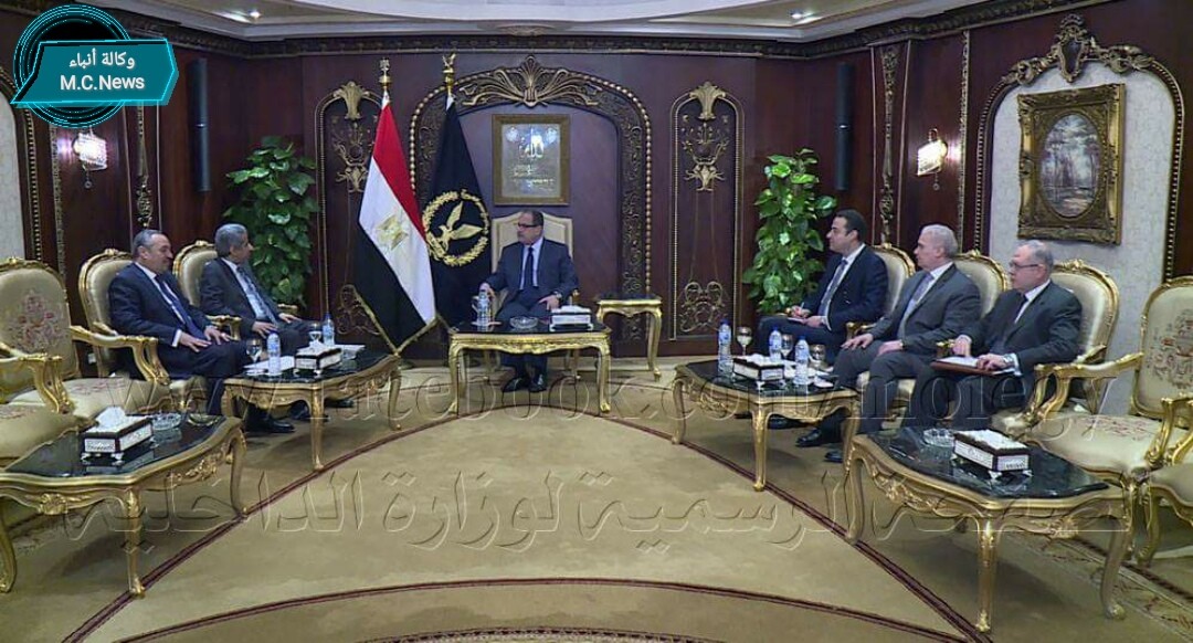 وزير الداخلية مجدى عبد الغفار أثناء الإجتماع