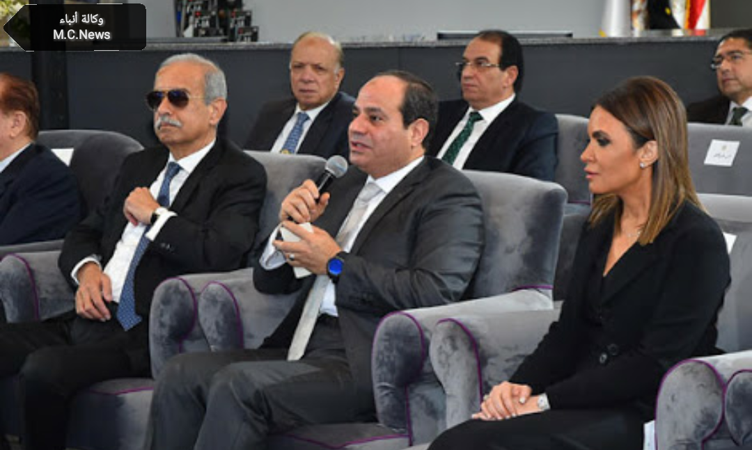 الرئيس السيسي أثناء افتتاح مراكز خدمة المستثمرين