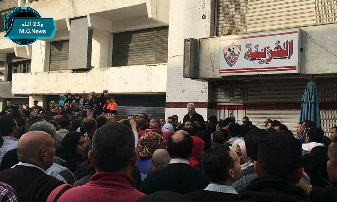 لحظة منع موظفى الزمالك منع لجنة الأموال العامة من فتح الخزينة