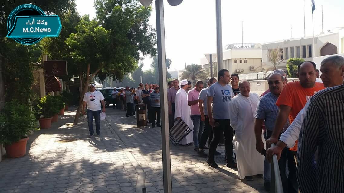 طوابير المصريين بالإمارات للإدلاء بأصواتهم في الإنتخابات الرئاسية