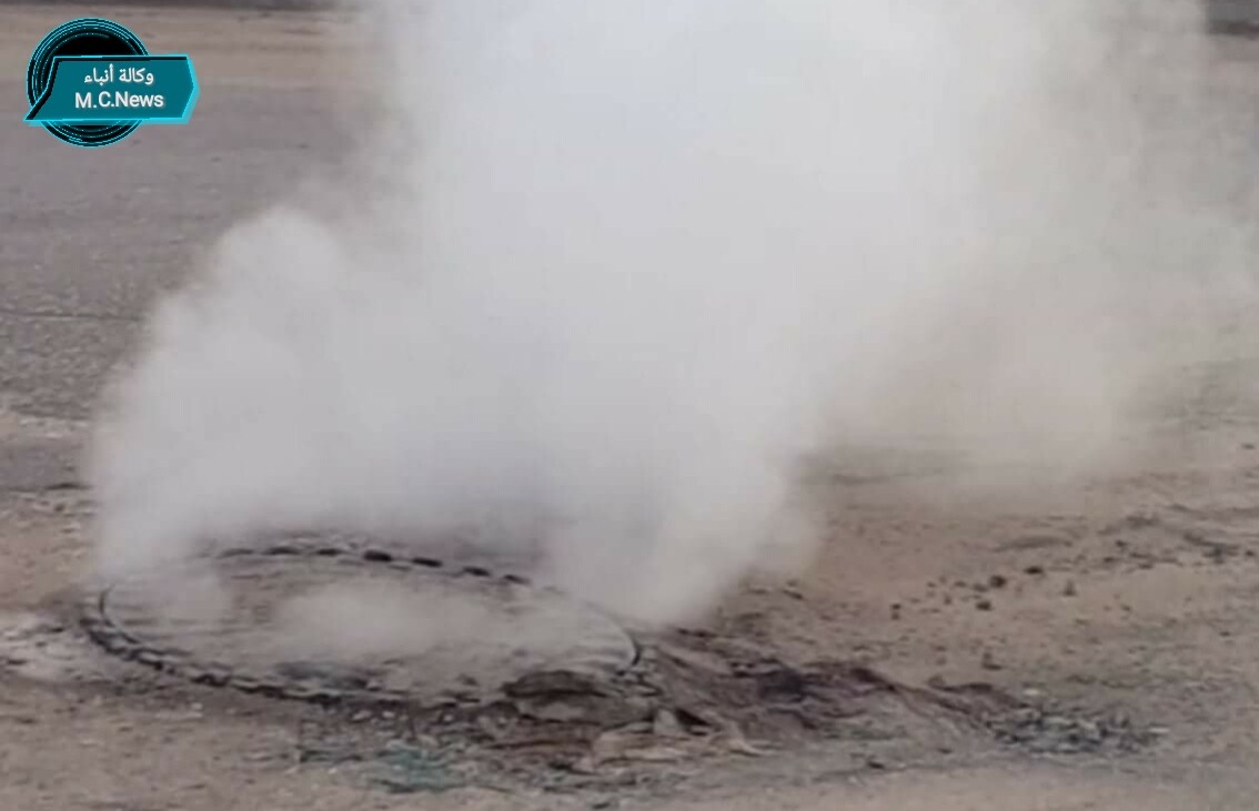 خروج أبخرة وغازات من بالوعة الصرف الصحى بالمحلة