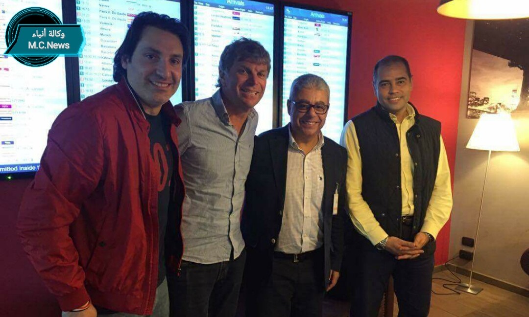 قنصل مصر بميلانو لحظة إستقبال مدير المنتخب الوطنى