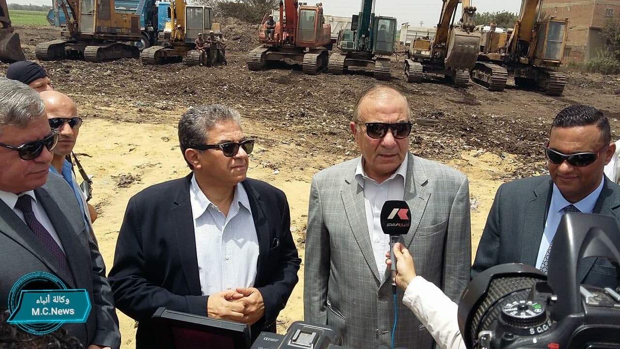 وزيرى التنمية المحلية والبيئة أثناء زيارة المنوفية