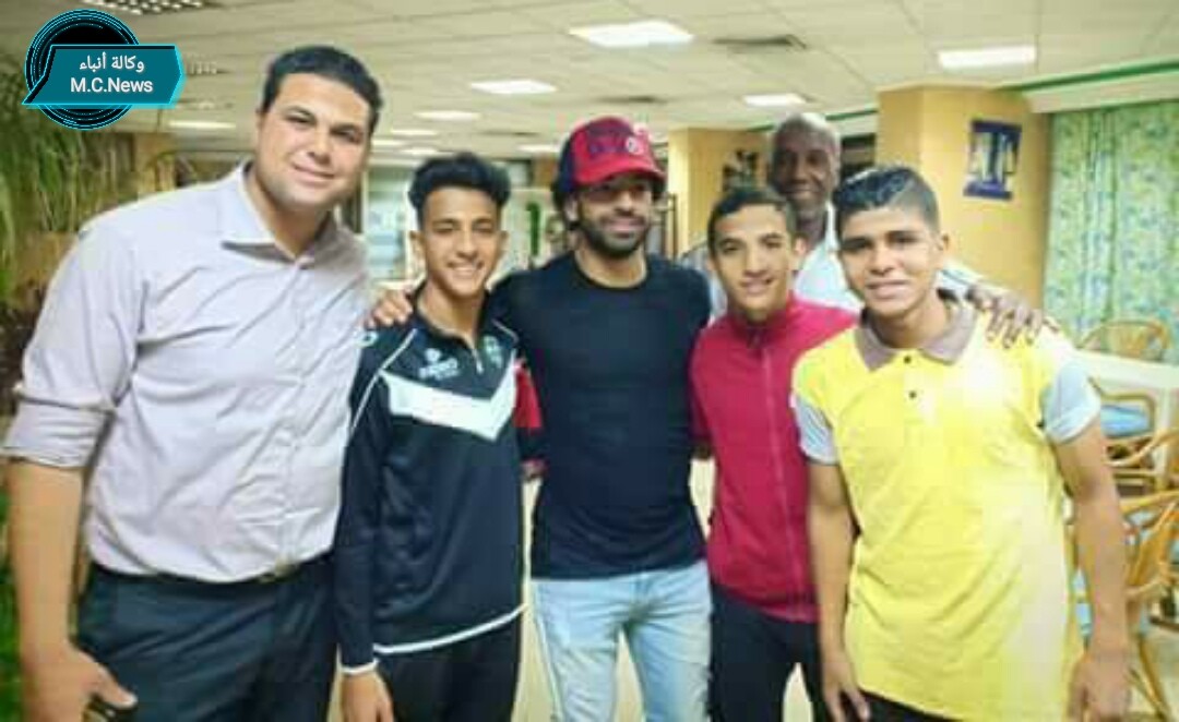محمد صلاح مع العاملين فى المقاولين العرب