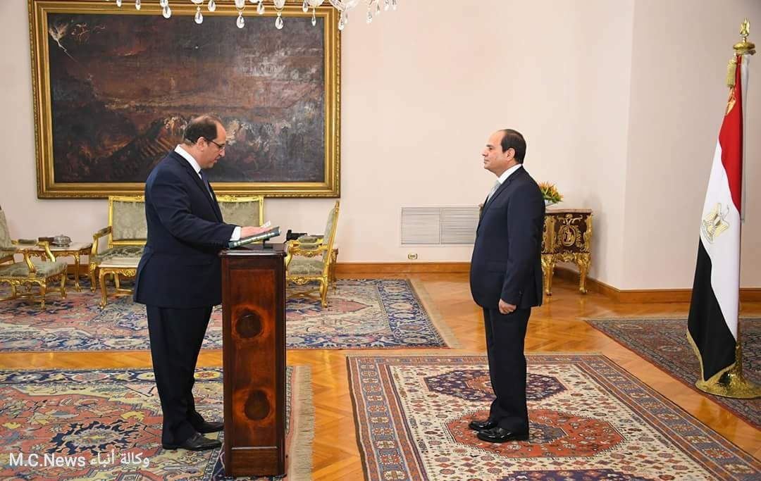 السيد عباس كامل يحلف اليمين أمام الرئيس السيسى