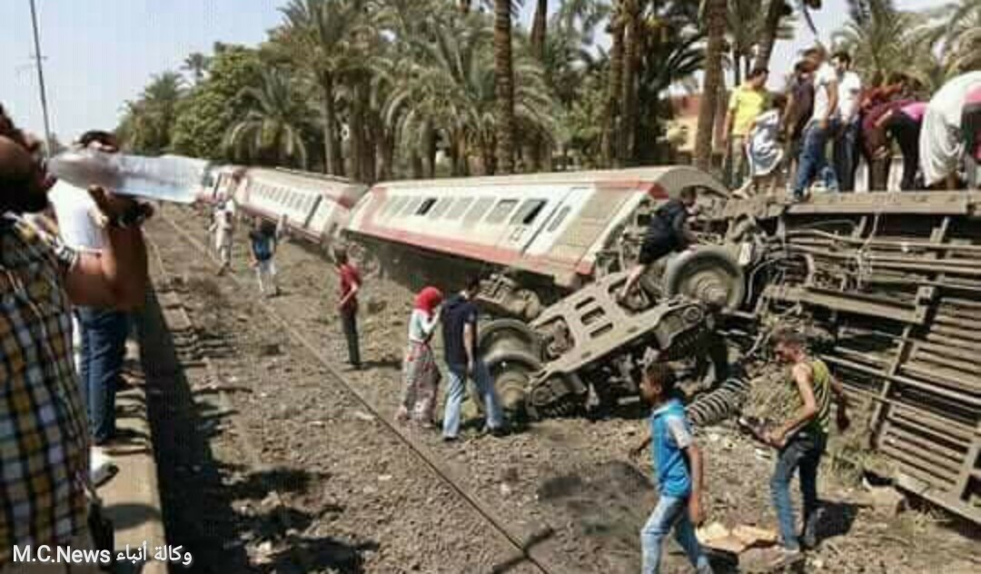 لحظة انقلاب قطار الصعيد بمحطة البدرشين