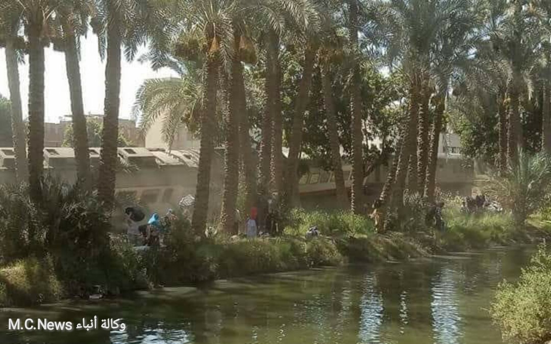 لحظة انقلاب عربات قطار البدرشين