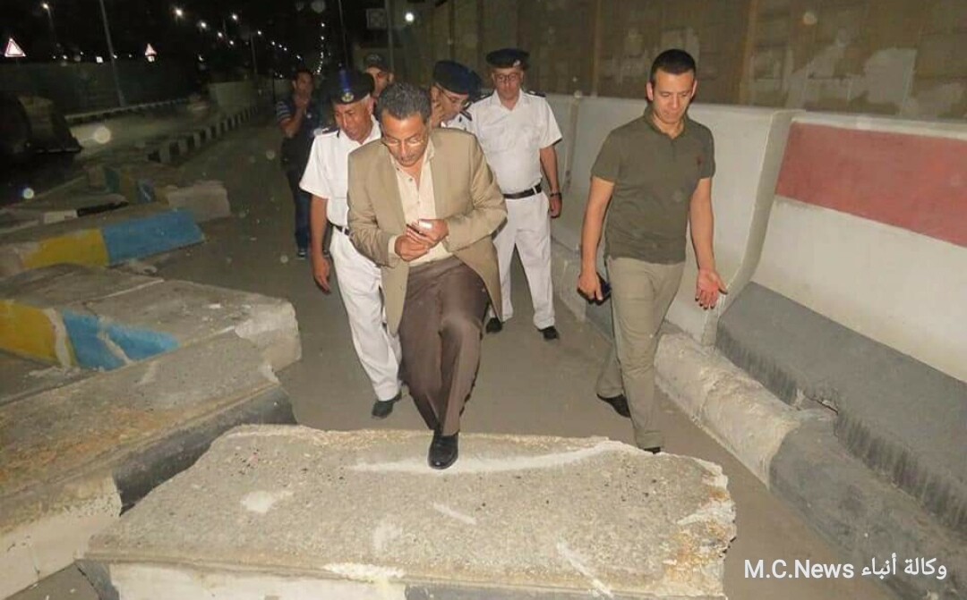 مدير أمن الإسماعيلية أثناء متابعة إزالة الحواجز الخرسانية