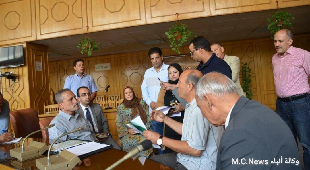 محافظ الإسماعيلية يستمع لمرضى الفشل الكلوى
