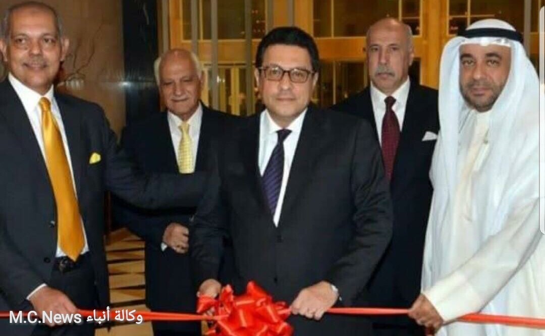 السفير القوني لحظة إفتتاح المعرض