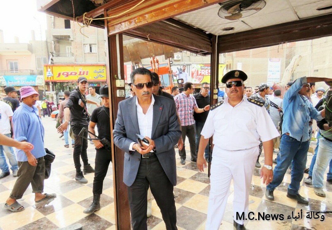 مدير أمن الإسماعيلية أثناء قيادة حملة اشغالات ويُزيل 12 كشك