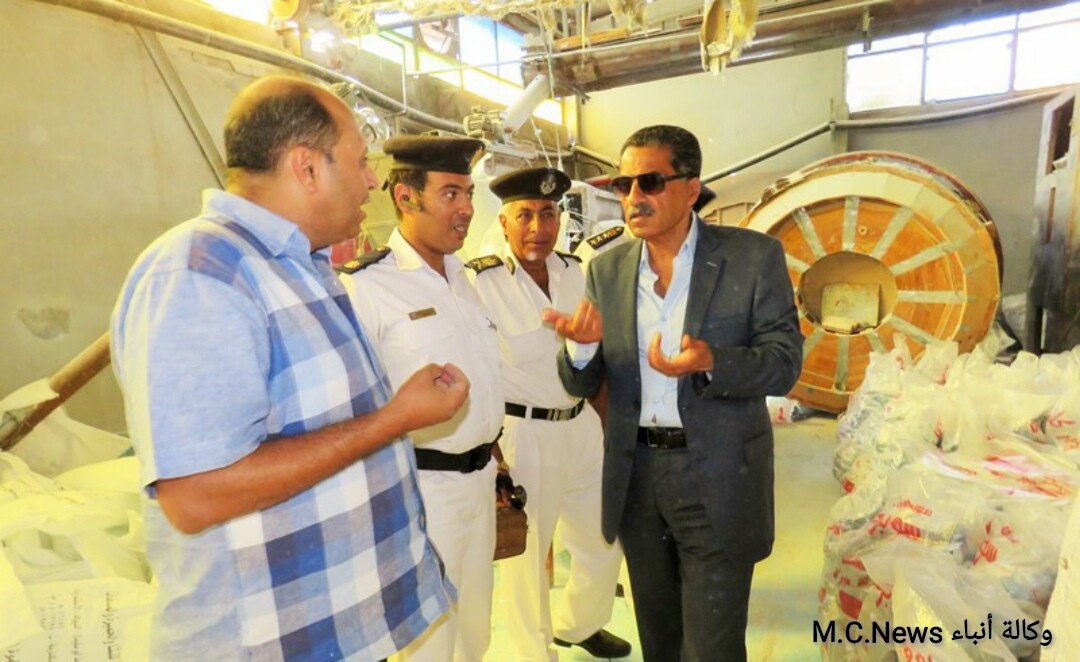 مدير أمن الإسماعيلية لحظة ضبط مصنع للمنظفات
