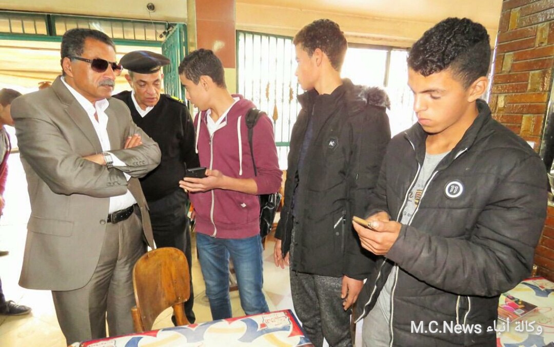 مدير أمن الإسماعيلية يتحدث مع الطلبة الهاربين من المدارس