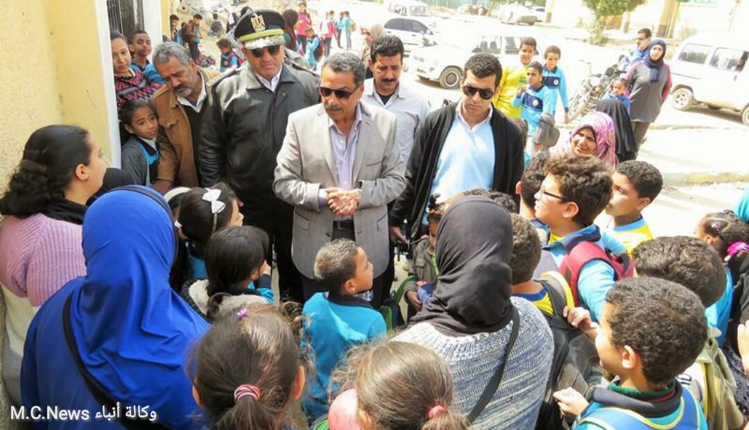 مدير أمن الإسماعيلية مع طلبة المدارس