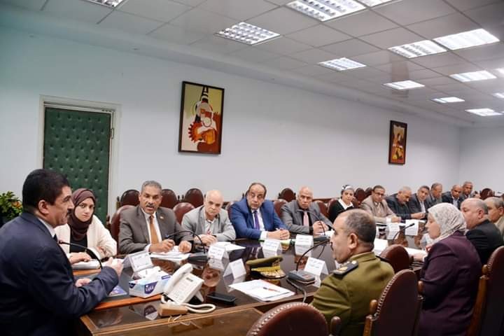 محافظ القليوبية أثناء الإجتماع