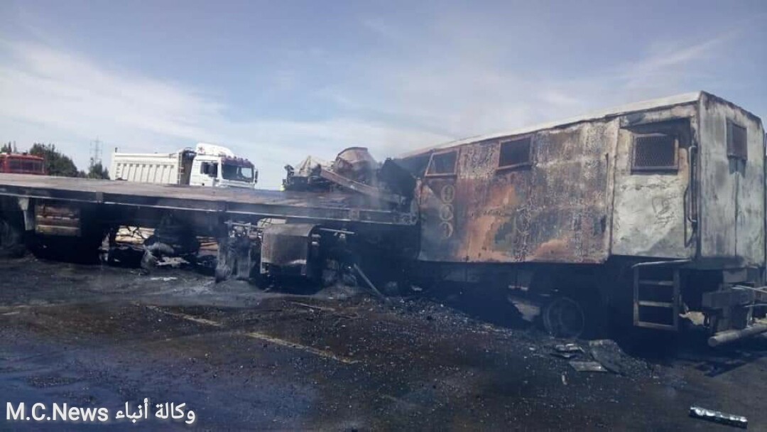 حادث تصادم سيارة الشرطة بسيارة نقل بشرق القناة