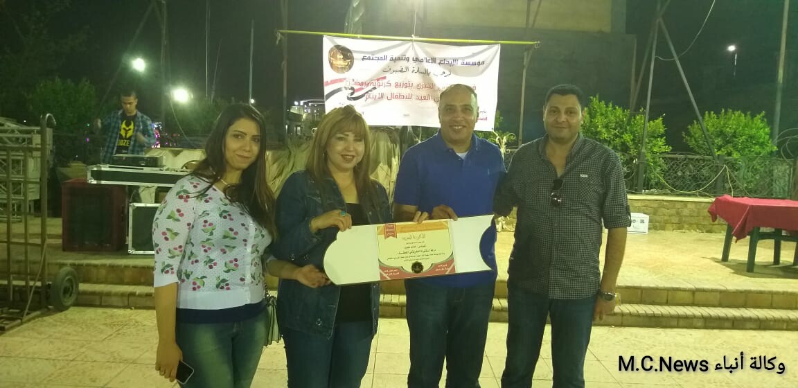 مجلس أمناء مؤسسة الإبداع الإعلامي لحظة تسليم التكريم للمهندس خالد نجيب