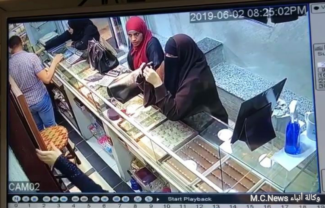 عصابة السيدات المنتقبات لحظة سرقة محل ذهب بالإسماعيلية