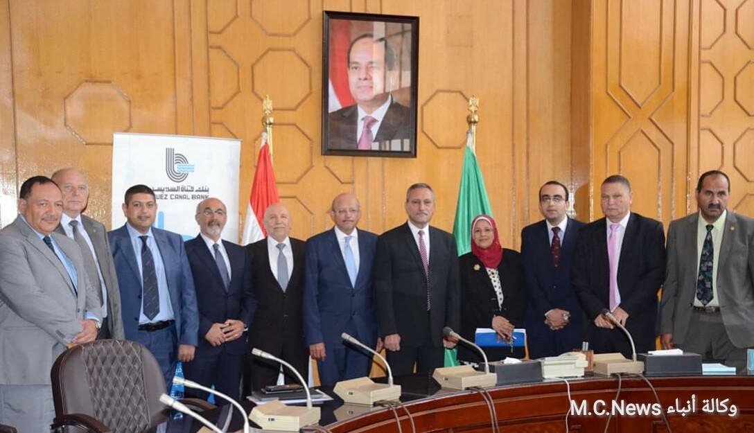 محافظ الإسماعيلية مع وفد البنك وقيادات المحافظة