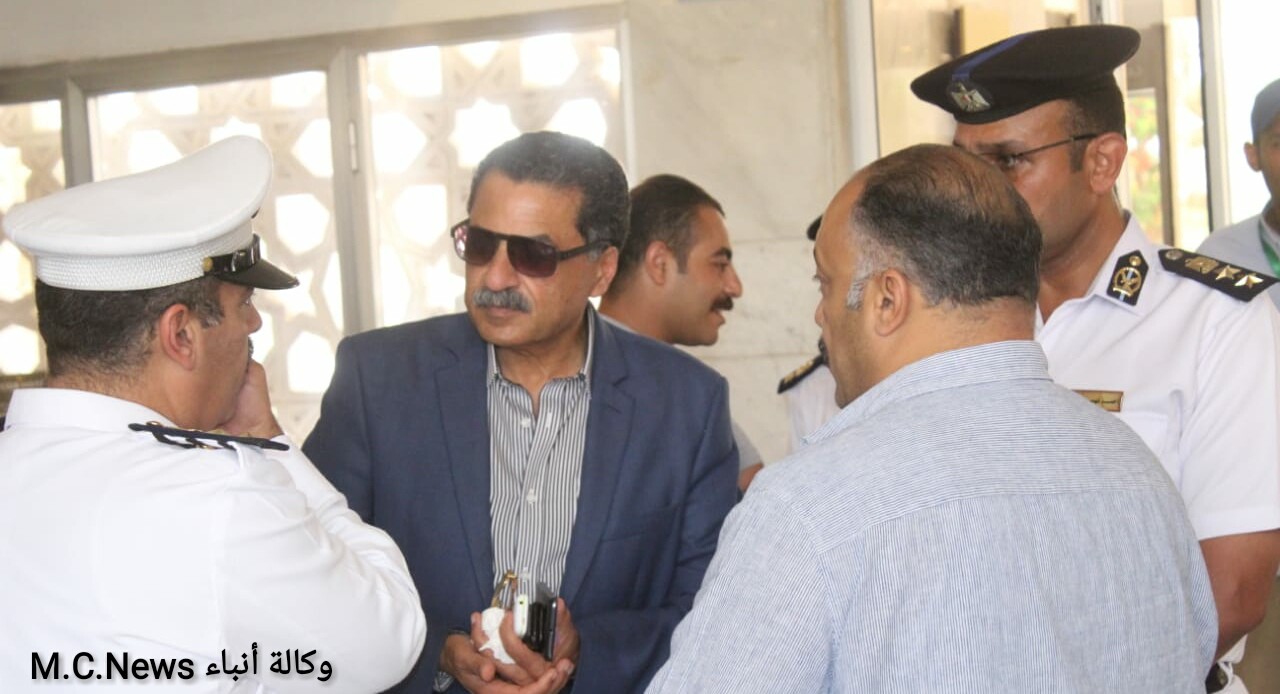 اللواء محمد على حسين يتفقد الخدمات الأمنية لبعثة منتخب بنين