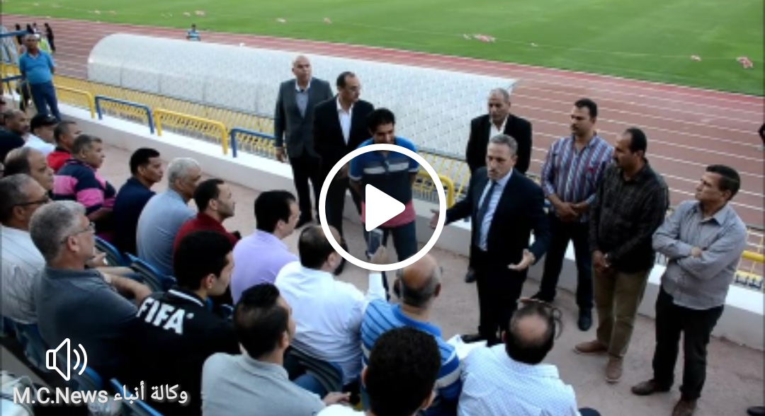 محافظ الإسماعيلية أثناء توجية كلمته لشباب اللجنة المنظمة للأمم الإفريقية