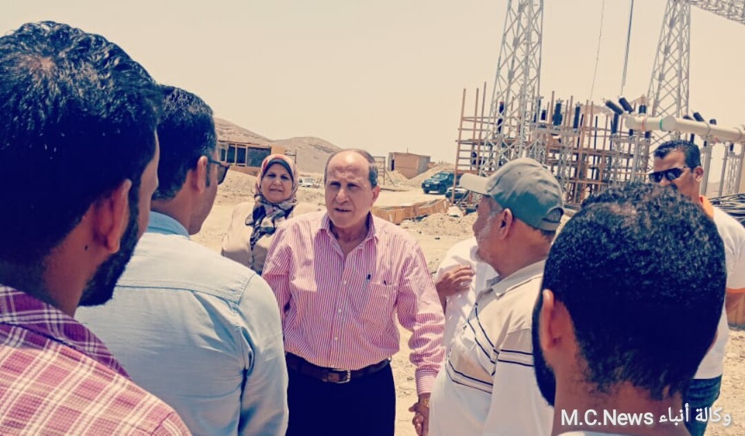 رئيس مجلس إدارة شركة كهرباء القناة أثناء الجوله