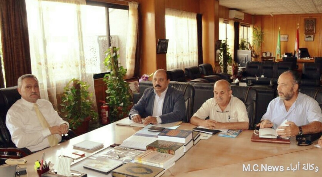 محافظ الإسماعيلية أثناء الإجتماع