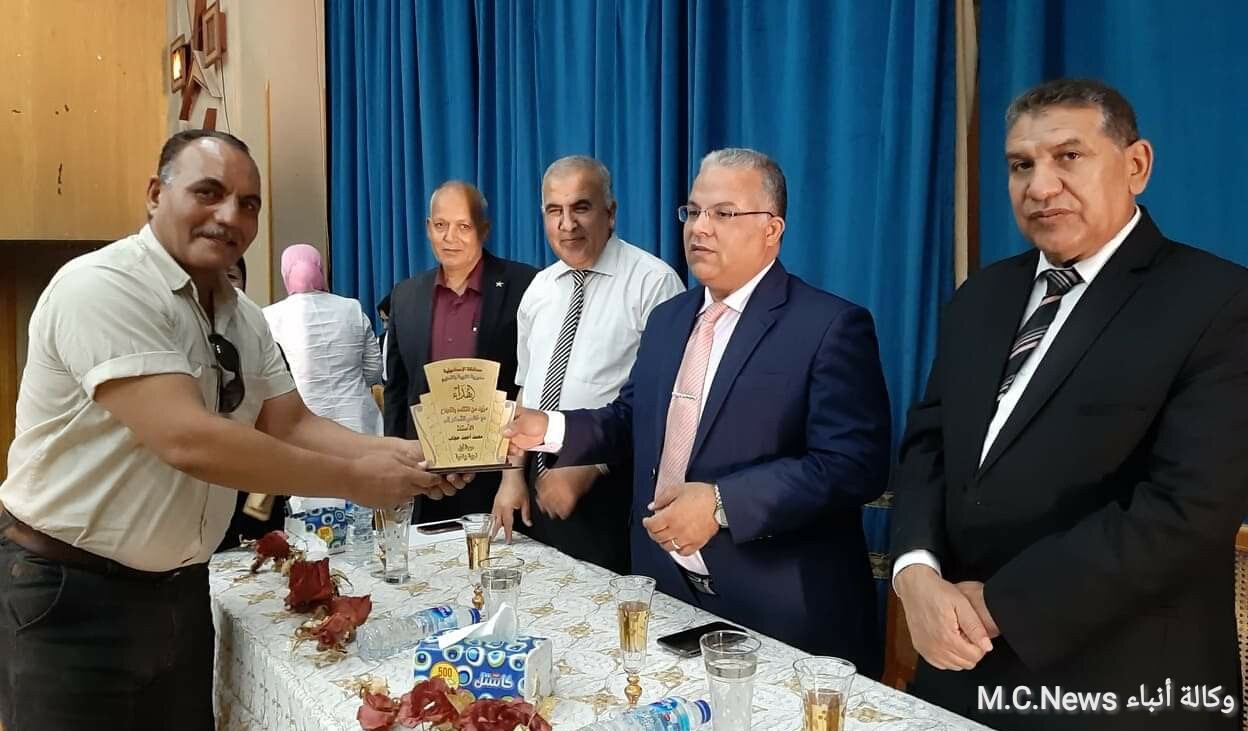 مدير مديرية التربية والتعليم بالإسماعيلية أثناء الاحتفالية