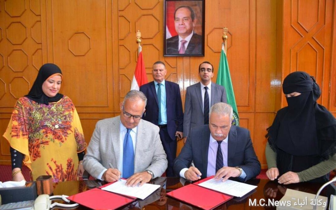 لحظة توقيع برتوكول التعاون