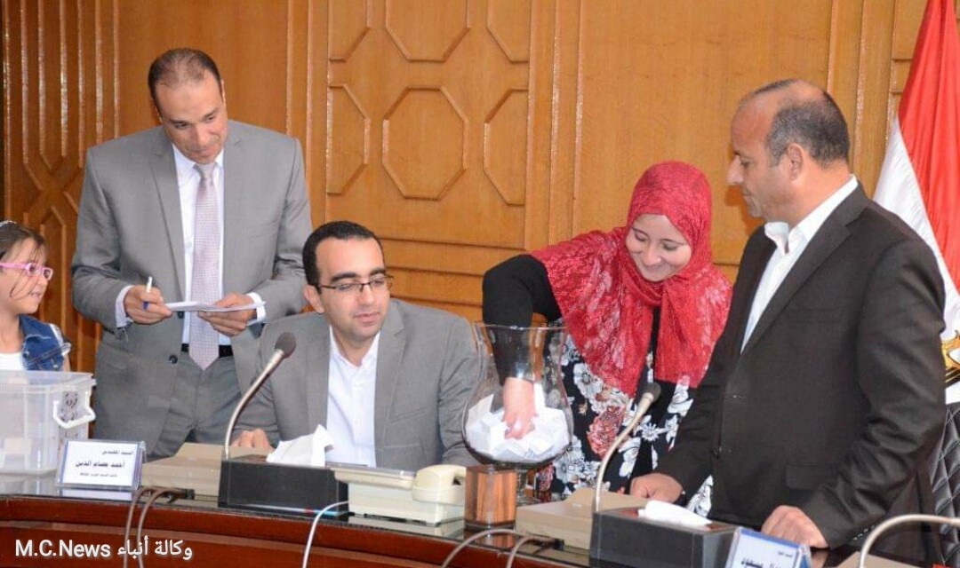 نائب محافظ الإسماعيلية يشهد القرعة العلنية