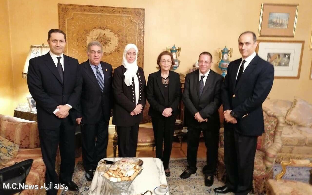 الوفد أثناء تقديم واجب العزاء لأسرة الرئيس الأسبق مبارك