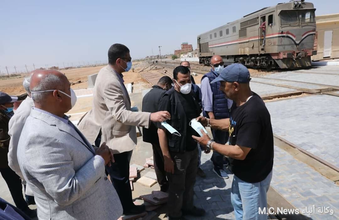 الفريق كامل الوزير أثناء الزيارة