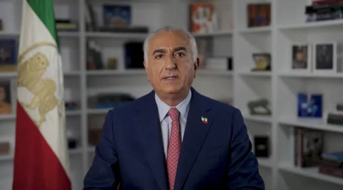 رضا بهلوي نجل الشاه: النظام الإيراني على وشك الانهيار وحان وقت استعادة إيران  (فيديو)