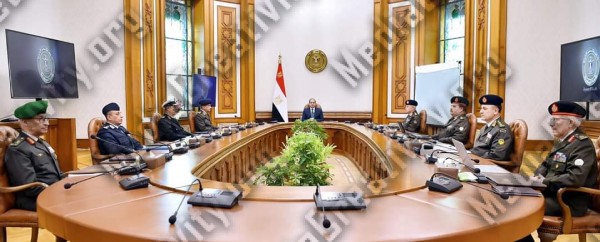 إجتماع السيسي مع قيادات القوات المسلحة
